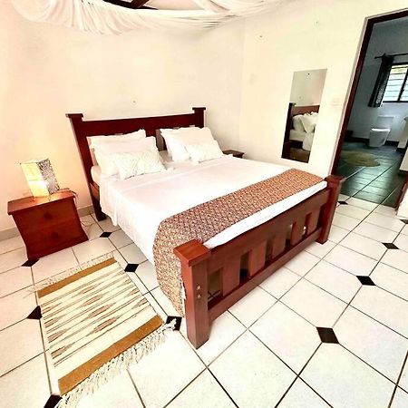 Olive And Papaya Villa Diani Beach Exterior photo